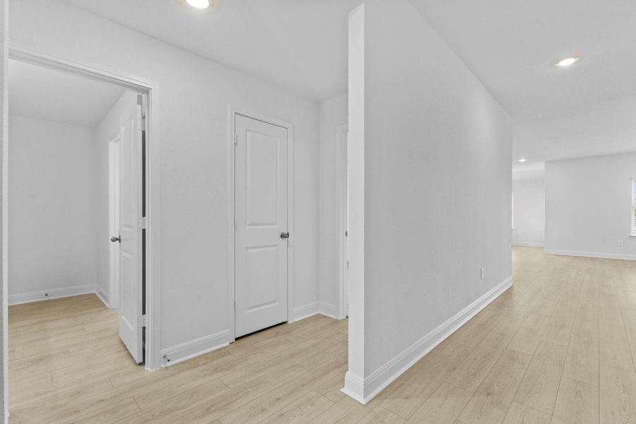 Spacious, unfurnished interior of a new home in Riverview, Georgetown (Image 14).