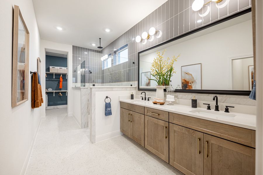 The Jacksboro - Owner's Bath