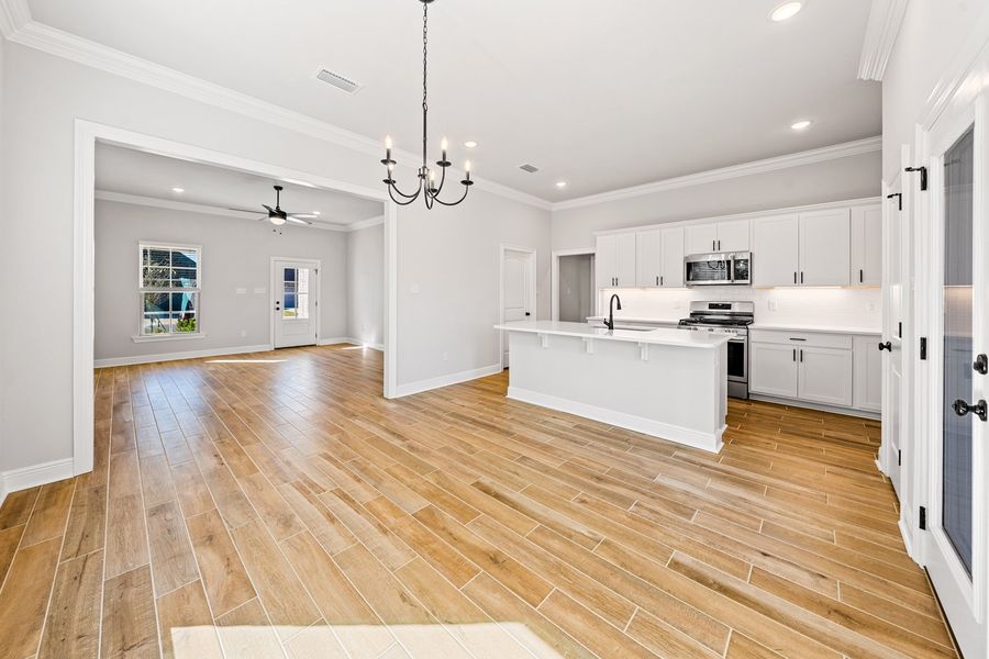 Spacious, unfurnished interior of a new home in The Bluffs at Lafayette, Freeport (Image 9).