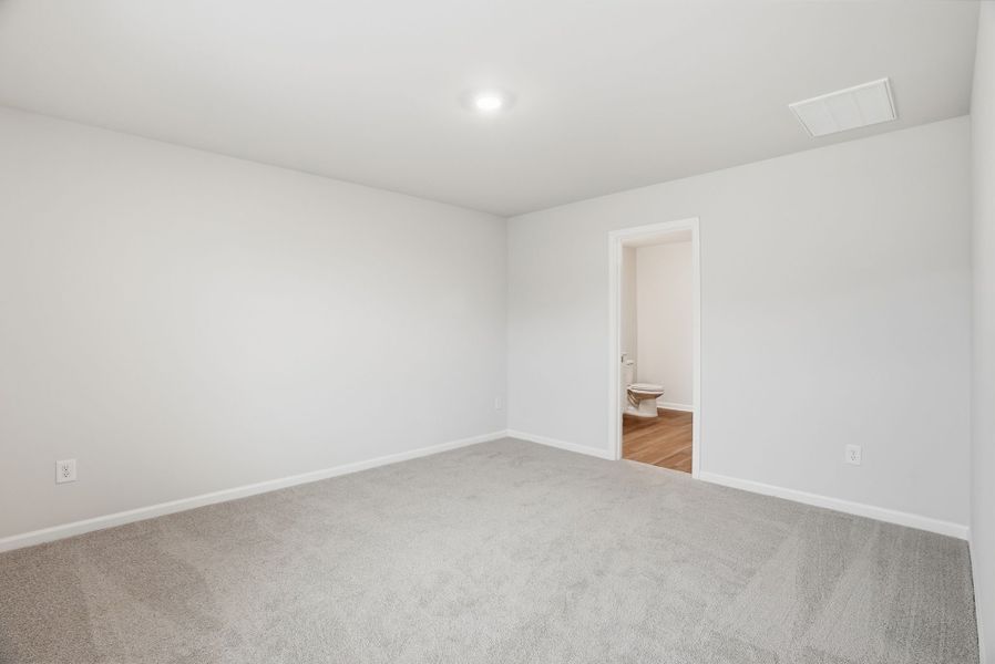 Spacious, unfurnished interior of a new home in Ashton Lakes, Lexington (Image 17).