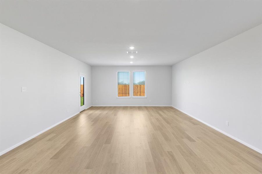 Spacious, unfurnished interior of a new home in Stonehaven, Seagoville (Image 21).