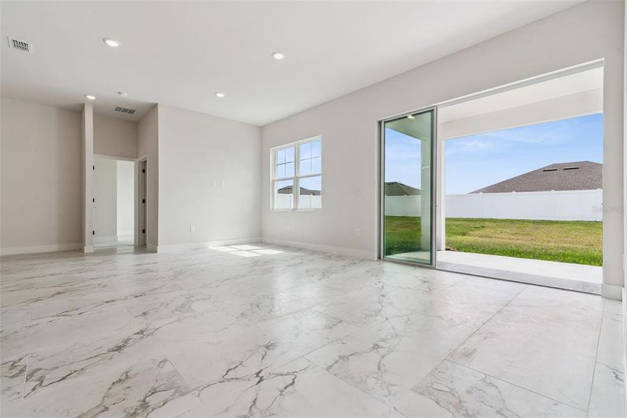 Spacious, unfurnished interior of a new home in , Belleview (Image 14).