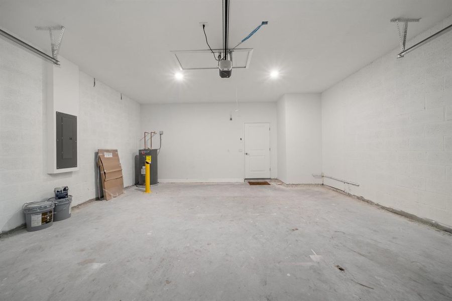 interior - garage 2