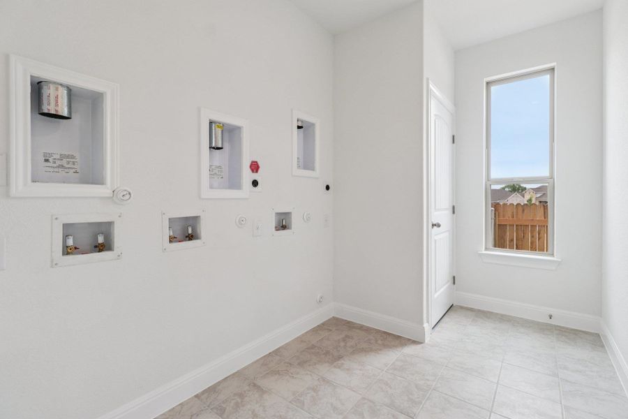 Spacious, unfurnished interior of a new home in Sage Hollow, Kyle (Image 13).