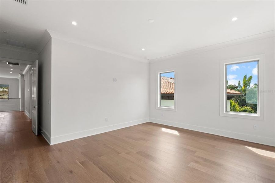 Spacious, unfurnished interior of a new home in , Tampa (Image 53).