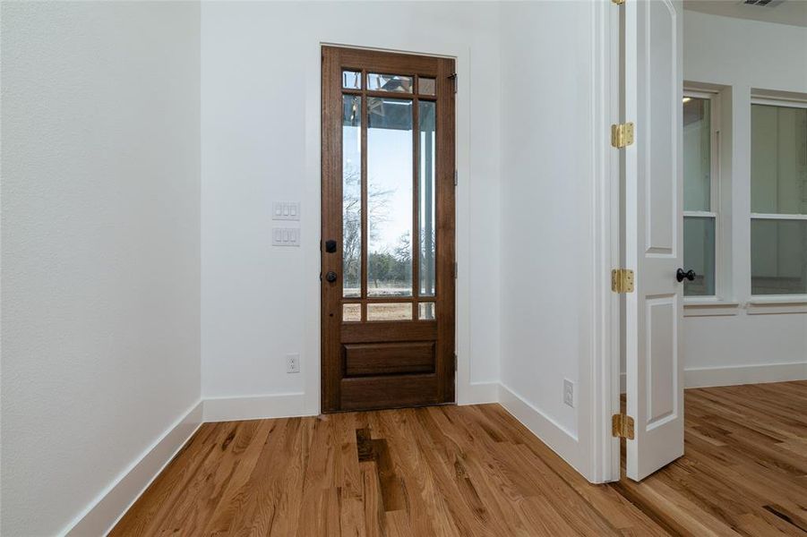 Spacious, unfurnished interior of a new home in , Cleburne (Image 33).