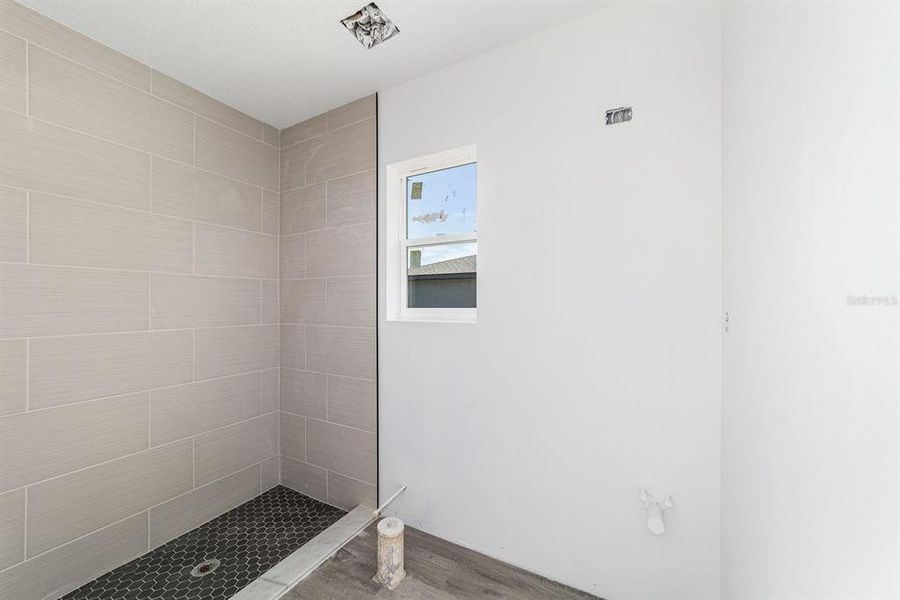 Spacious, unfurnished interior of a new home in , Ocala (Image 21).