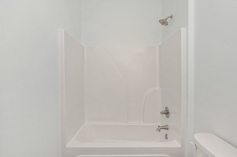 Representative interior finishes for a home built from the Franklin by CJL Homes in McCarthy Estates, Defuniak Springs (Image 13).