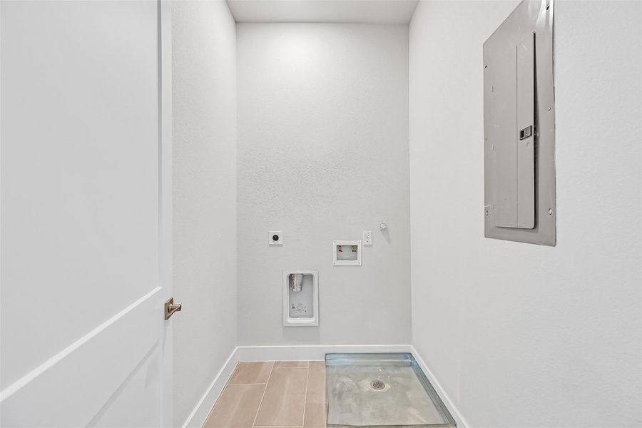 Spacious, unfurnished interior of a new home in Lago Pointe, Seabrook (Image 19).