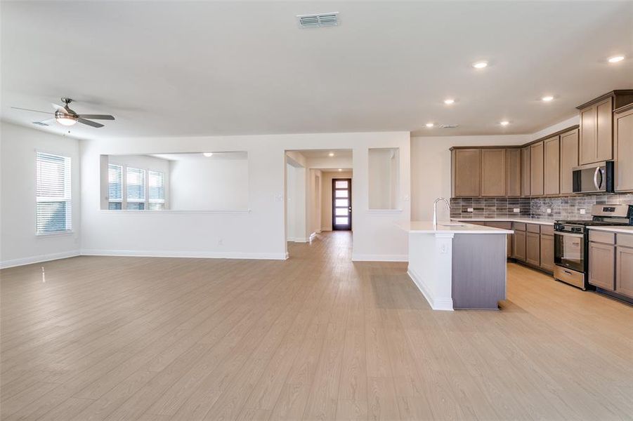 Spacious, unfurnished interior of a new home in The Preserve Estates, Justin (Image 22).