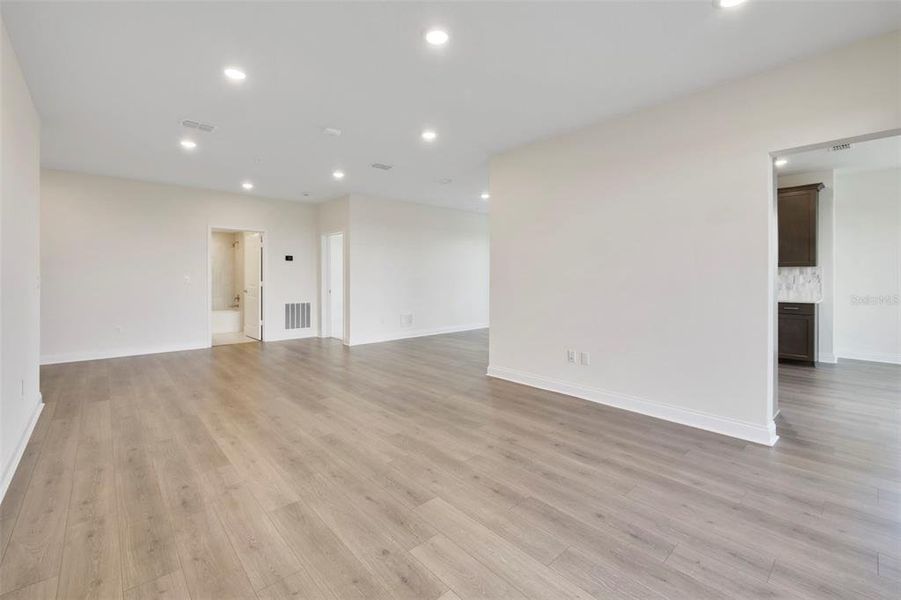 Spacious, unfurnished interior of a new home in Gatherings® of Lake Nona, Orlando (Image 25).