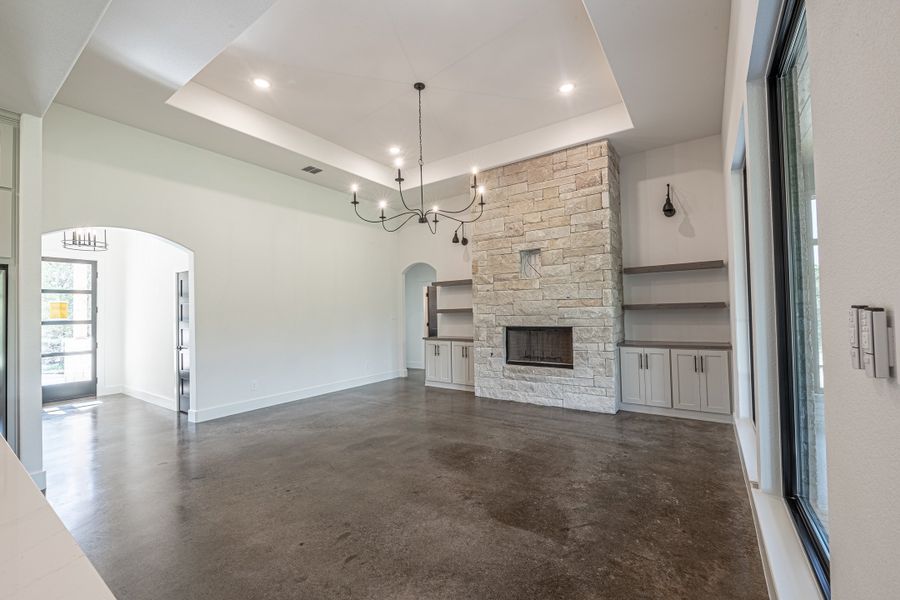 Spacious, unfurnished interior of a new home in Eagles Bluff, Weatherford (Image 22).