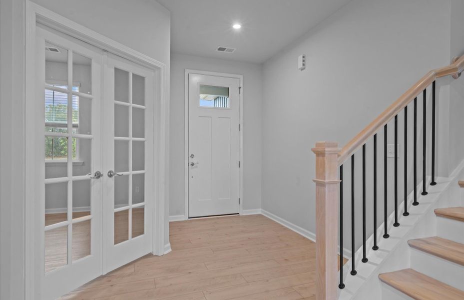 Spacious, unfurnished interior of a new home in Fox Hollow, Spartanburg (Image 29).
