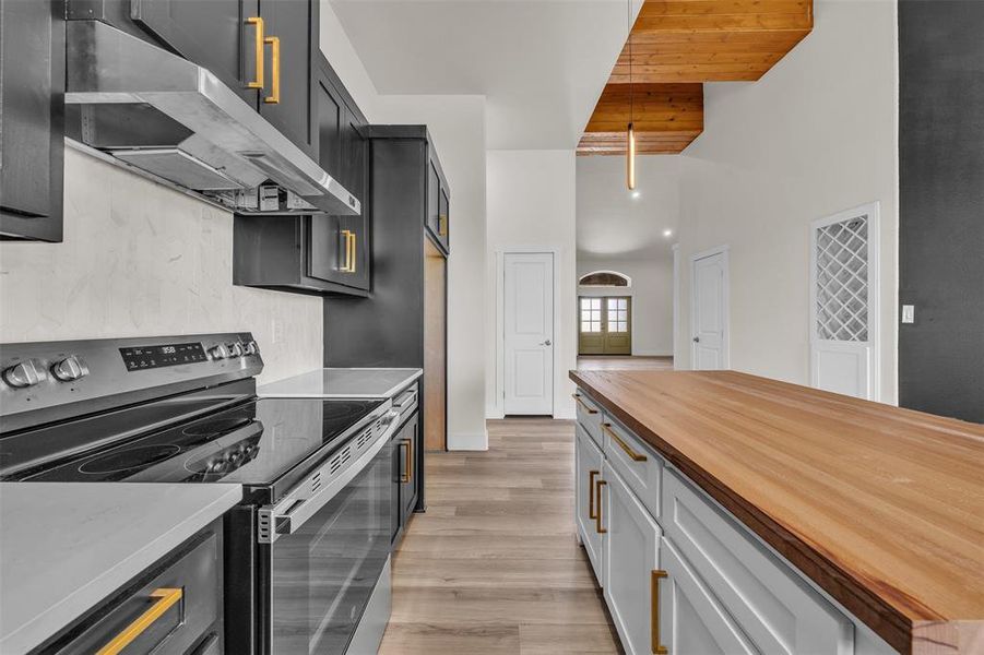 Furnished interior view inside a new home in , Rio Vista (Image 9).