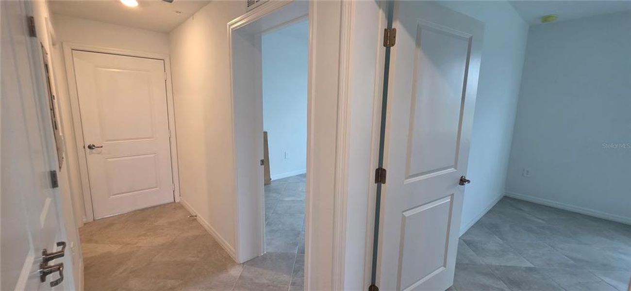 Spacious, unfurnished interior of a new home in Calusa Country Club, Lakewood Ranch (Image 13).