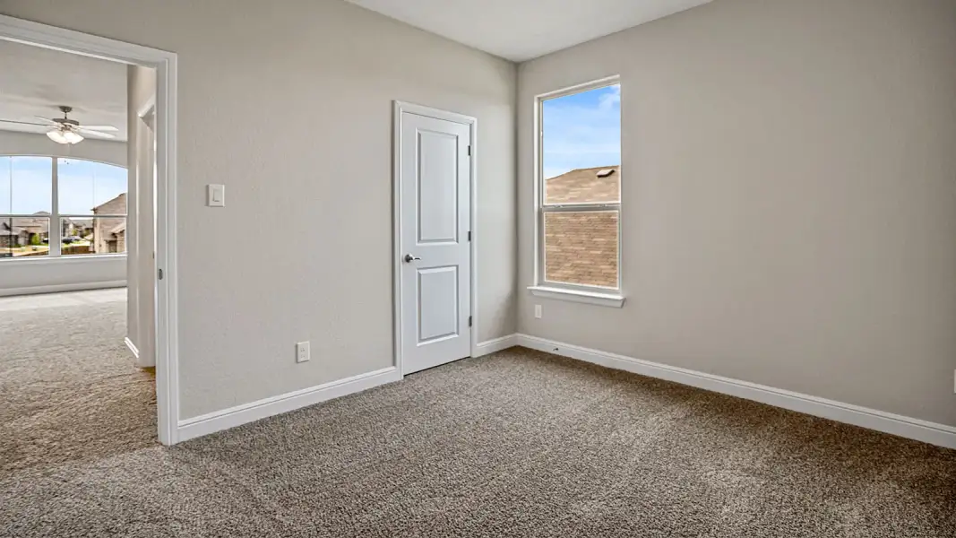 Spacious, unfurnished interior of a new home in Parkerville Meadows, DeSoto (Image 30).