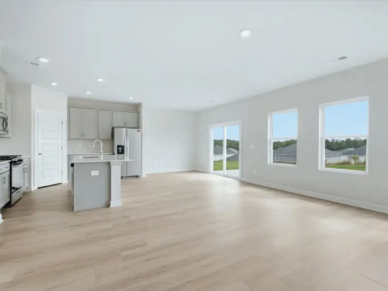 Spacious, unfurnished interior of a new home in Brayfield Manor - Signature Collection, Wellford (Image 7).