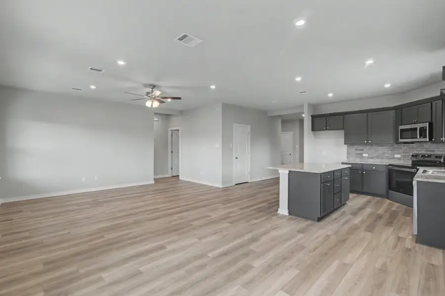 Spacious, unfurnished interior of a new home in Hillside Village, Temple (Image 7).