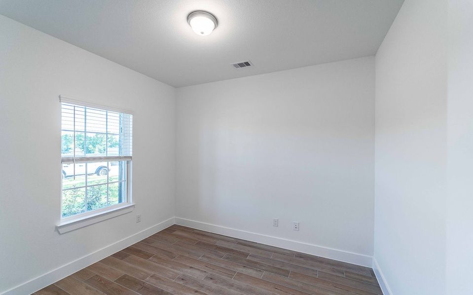 Spacious, unfurnished interior of a new home in River Ranch Meadows, Dayton (Image 12).