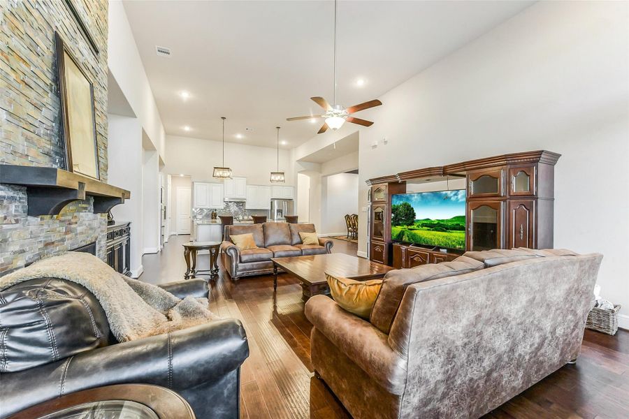 Furnished interior view inside a new home in ARTAVIA 65', Conroe (Image 30).