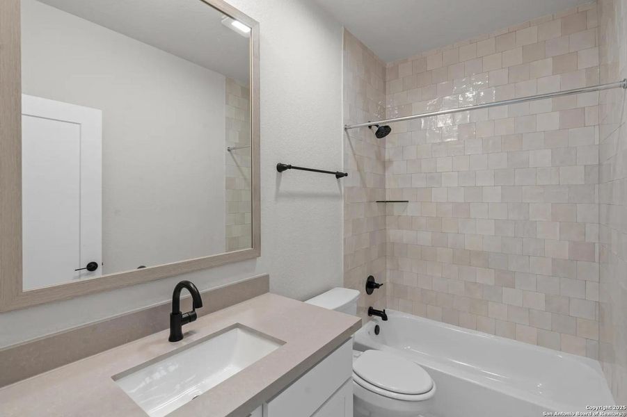 Image 38 of a home in Esperanza - 70'.