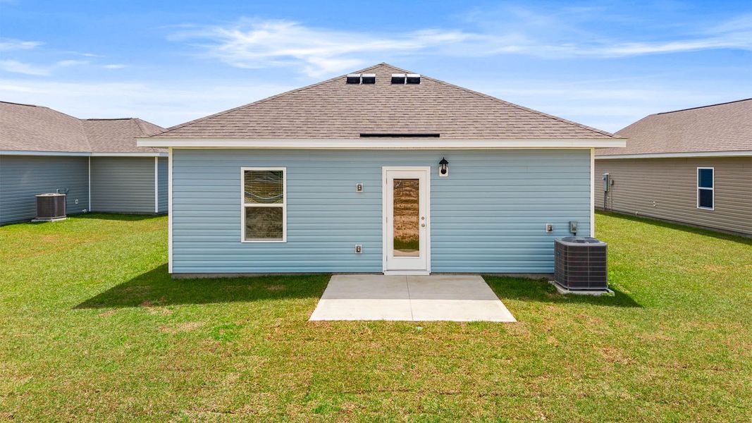 Exterior details and patio area of a home in Liberty, Panama City (Image 18).