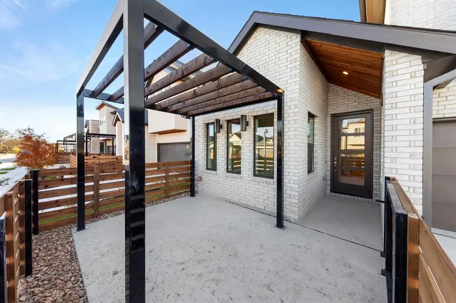 2_03. 1707 Morningside - Porch