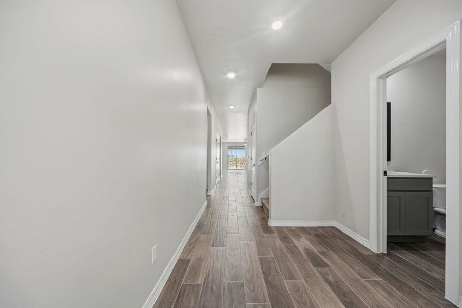 Spacious, unfurnished interior of a new home in Emerald Estates, Horizon City (Image 18).