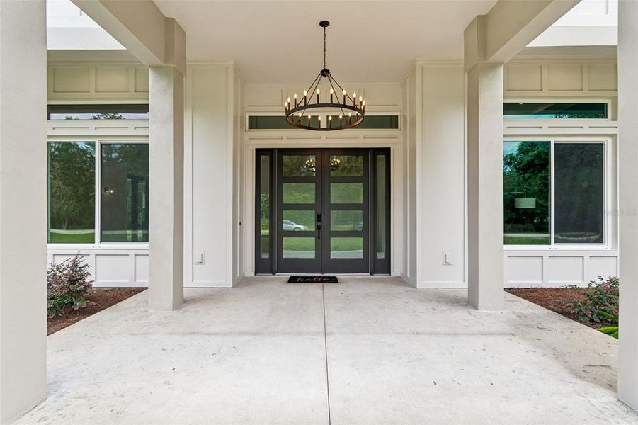 Exterior details and patio area of a home in , New Port Richey (Image 3).