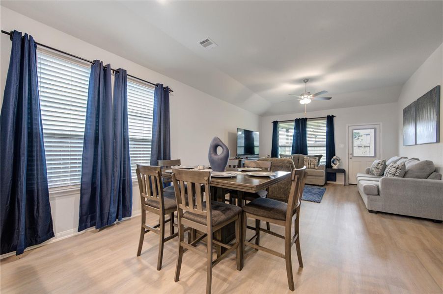 DINNING ROOM DINNING ROOM
