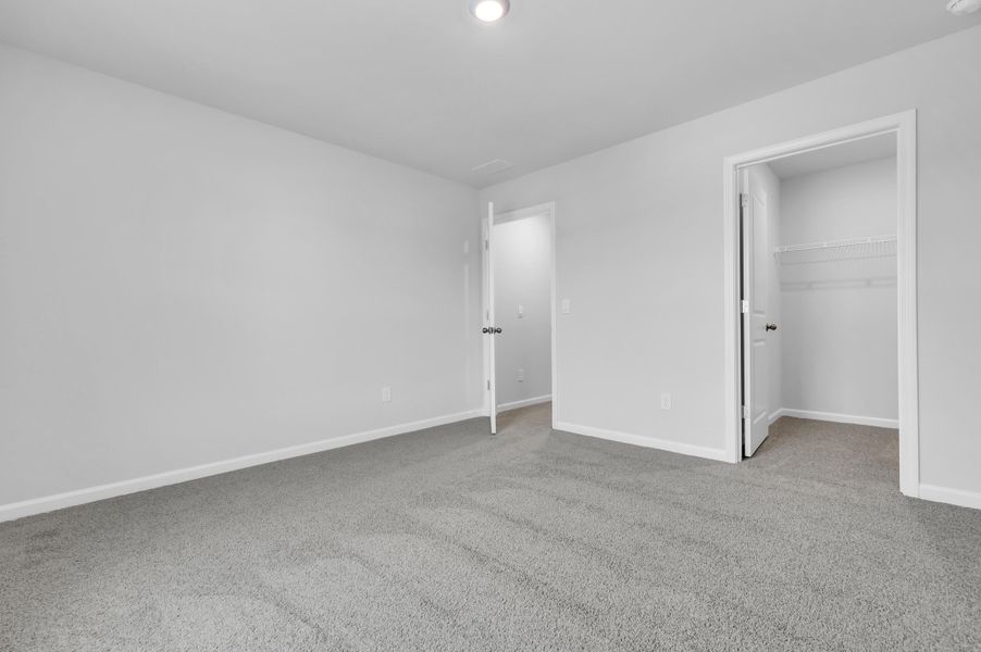 Spacious, unfurnished interior of a new home in Carolina Groves, Moncks Corner (Image 20).