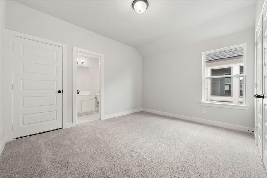 Spacious, unfurnished interior of a new home in Elyson - 40', Katy (Image 11).