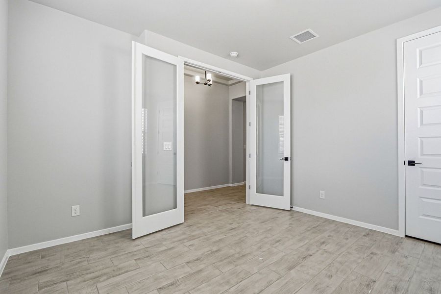 Spacious, unfurnished interior of a new home in Hillside Park, El Paso (Image 24).
