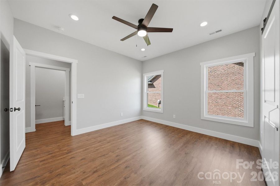 Spacious, unfurnished interior of a new home in , Lenoir (Image 34).