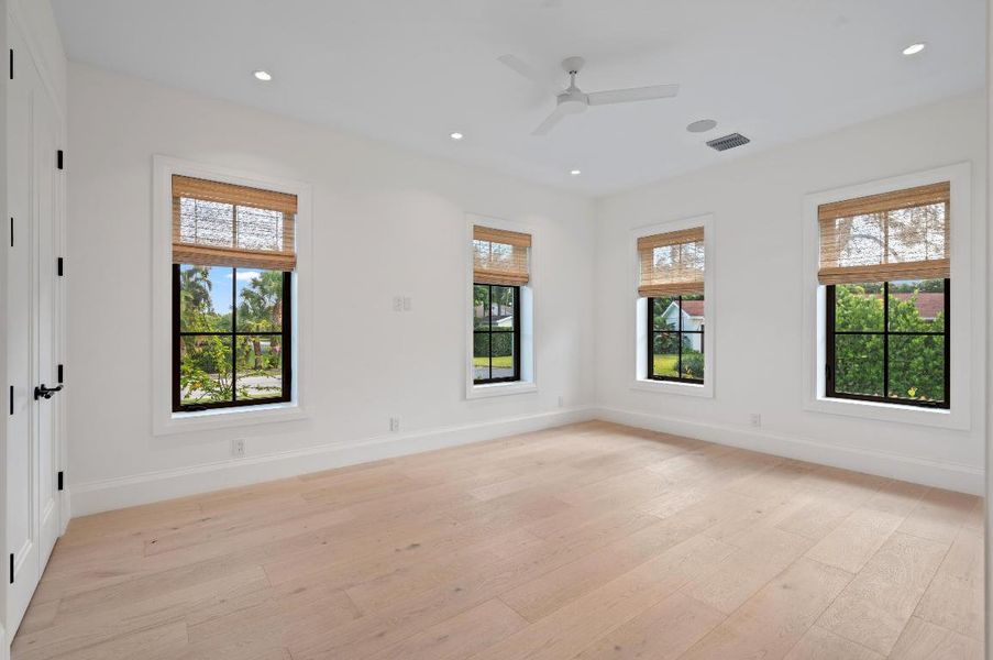 mls_CLUBROOM_ANGLE_DT mls_CLUBROOM_ANGLE_DT