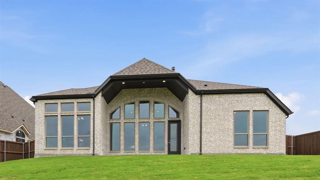 Exterior details and patio area of a home in Talon Hills, Fort Worth (Image 3).