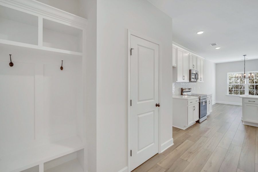 Representative unfurnished interior of a home built from the Wassaw by Ernest Homes in Wexford, Richmond Hill (Image 43).