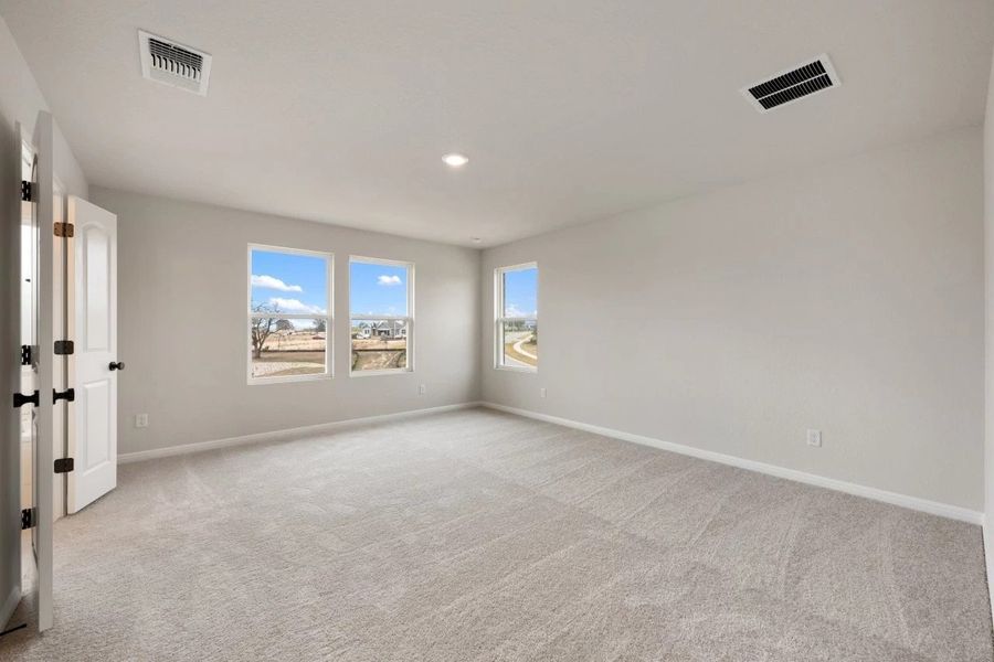 Spacious, unfurnished interior of a new home in Berry Creek Highlands, Georgetown (Image 38).