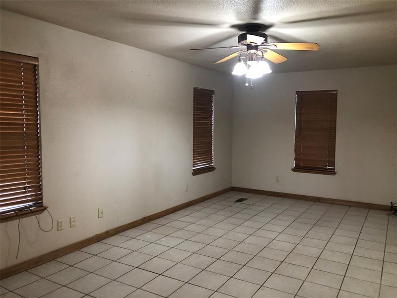 Spacious, unfurnished interior of a new home in , Graford (Image 5).