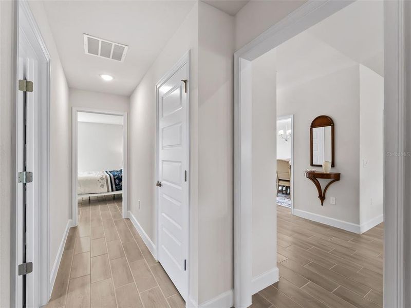 Spacious, unfurnished interior of a new home in Port Charlotte, Port Charlotte (Image 21).
