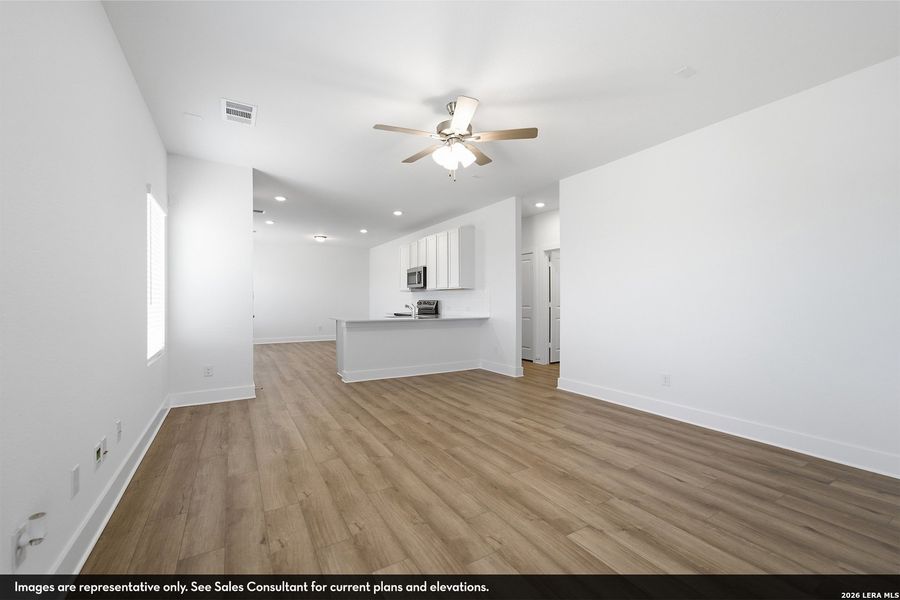 Spacious, unfurnished interior of a new home in Garden Grove, San Antonio (Image 10).