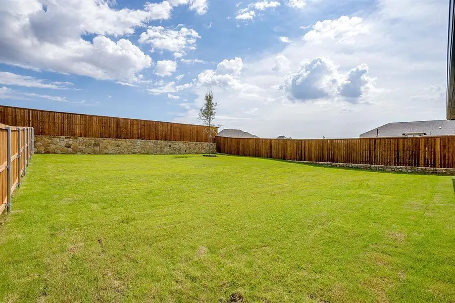 Exterior details and patio area of a home in Talon Hills, Fort Worth (Image 3). Exterior details and patio area of a home in Talon Hills, Fort Worth (Image 3).