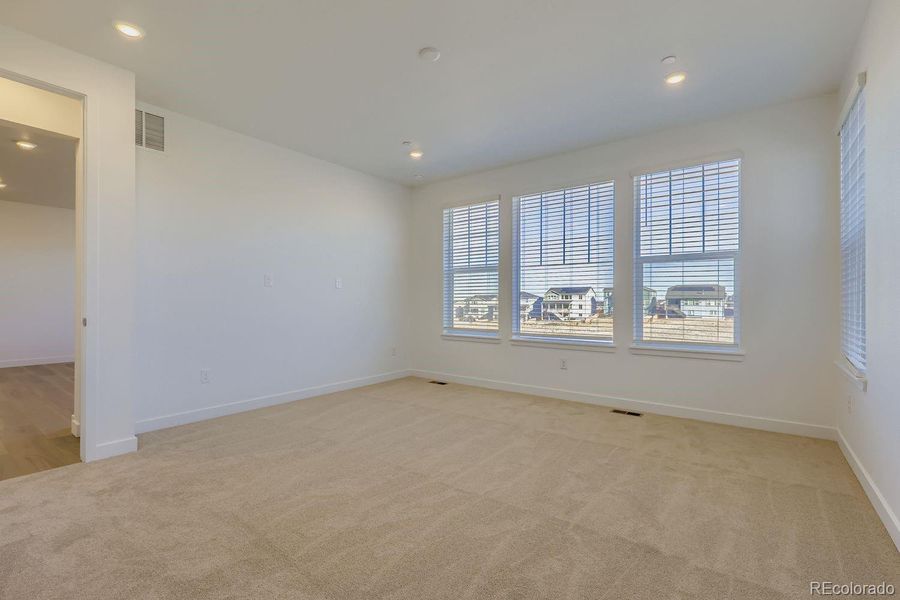 Spacious, unfurnished interior of a new home in Sunset Village: The Grand Collection, Erie (Image 11).