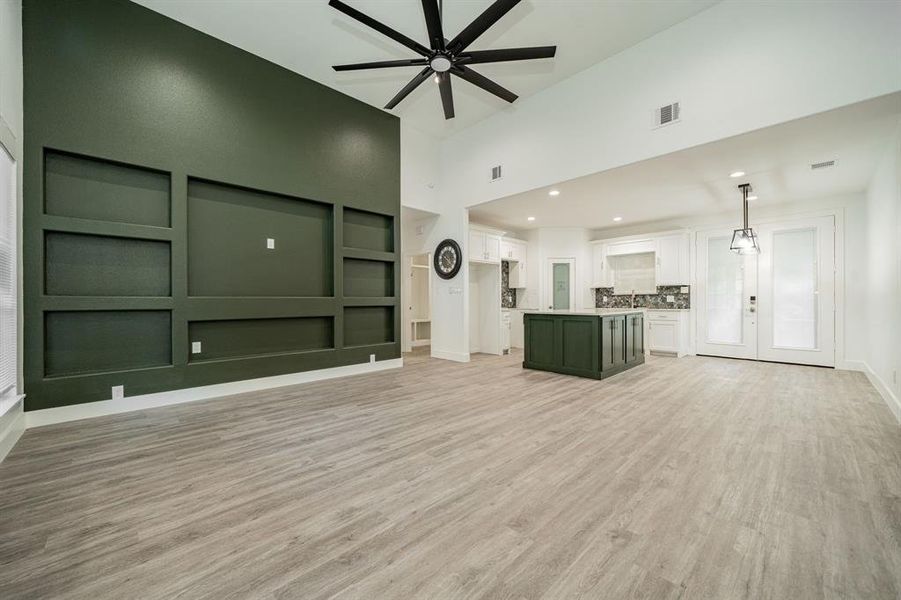 Spacious, unfurnished interior of a new home in , Hawk Cove (Image 17).