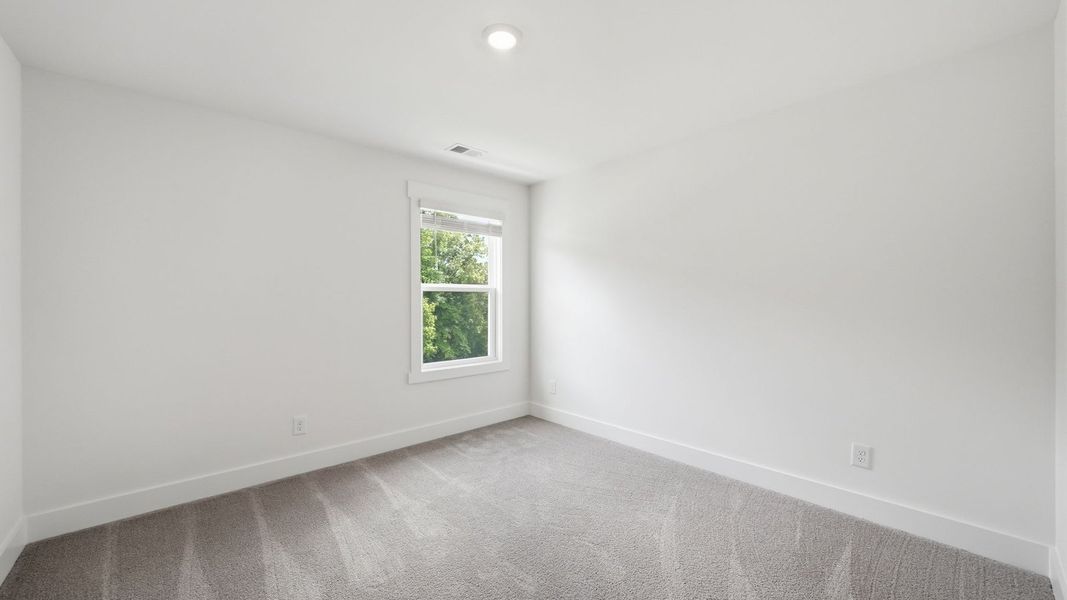 Spacious, unfurnished interior of a new home in Fieldcrest Acres, Blountville (Image 19).