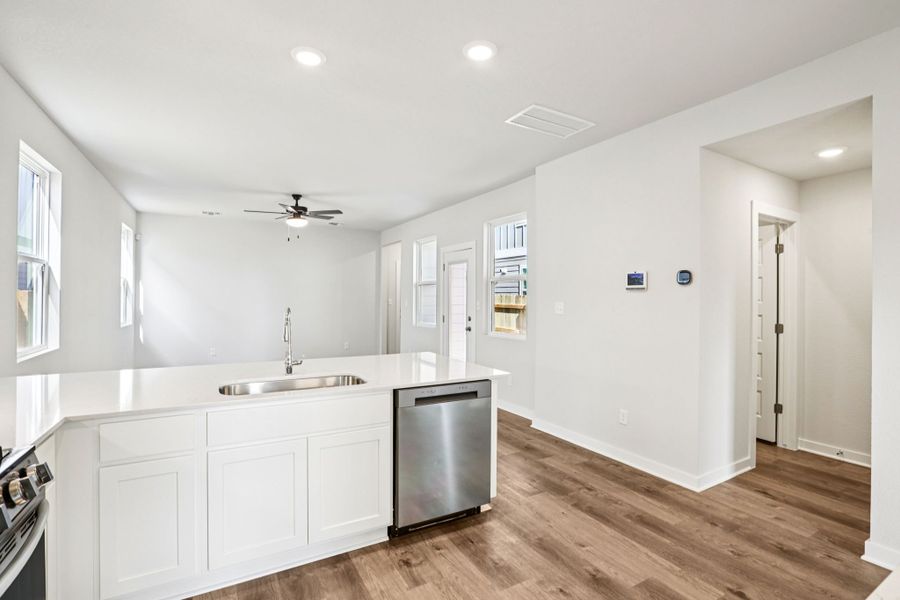 A kitchen with white cabinets.