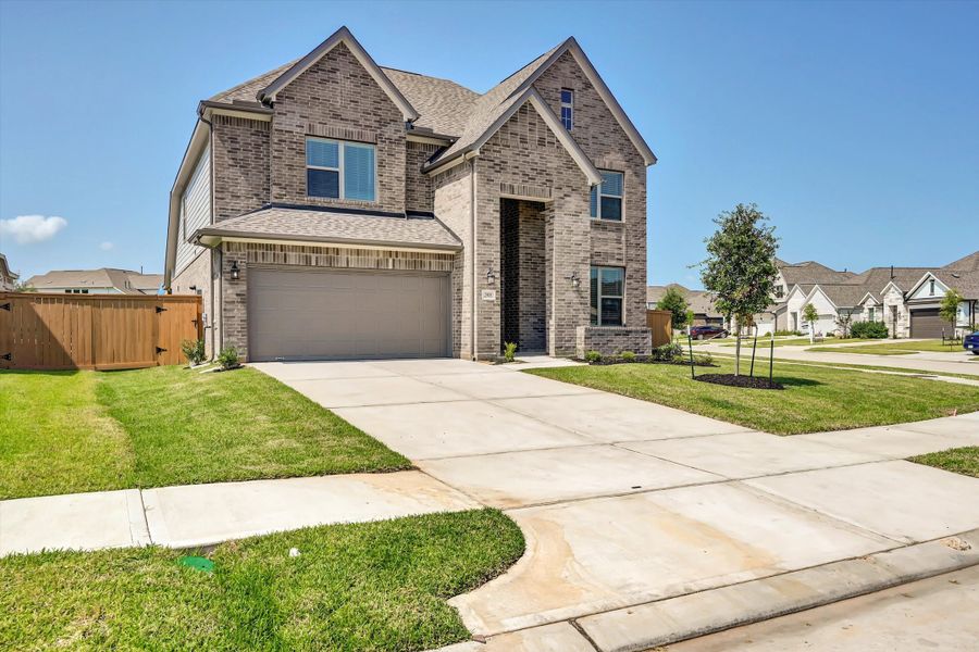 Front exterior of a new home in Sunterra 50s, Katy, TX, highlighting curb appeal (Image 25). Front exterior of a new home in Sunterra 50s, Katy, TX, highlighting curb appeal (Image 25).