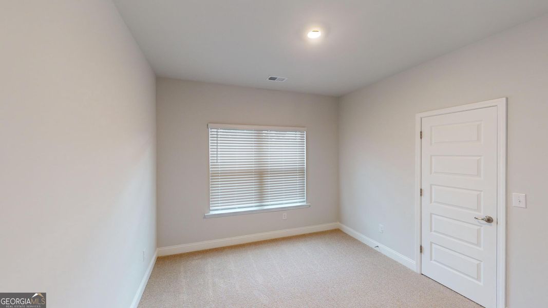 Spacious, unfurnished interior of a new home in Oakview Estates, Macon (Image 18).