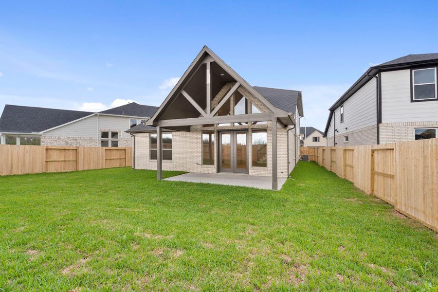 Exterior details and patio area of a home in Sienna 45', 50', Missouri City (Image 4).