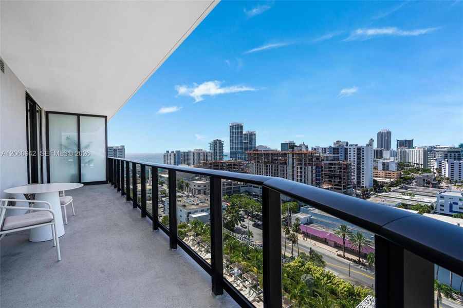 Condo located in Miami Beach, FL showcasing its design and architecture (Image 38).